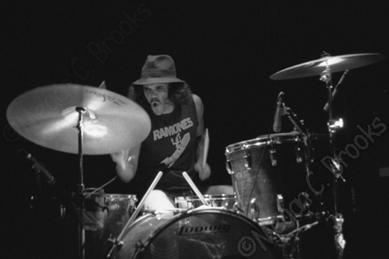 Mondo Generator - December 10, 2003 - The Troubadour